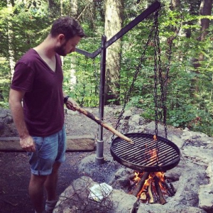 Le grill, à disposition des promeneurs, se trouve à mi-parcours.