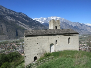 Vieille église dominant Saxon