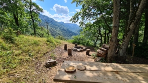 Place de pique-nique vers le château et vue sur le Creux-du-Van