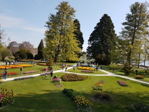 Parc de l'indépendance en avril