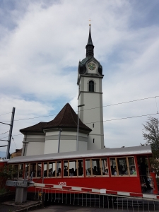 L'église de Vitznau et le train du Rigi