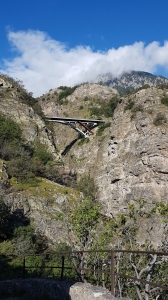 Tout là-haut, le pont de Gueuroz