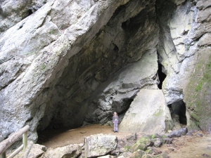 Grotte de Môtiers et Pierre à Jean-Jacques Rousseau