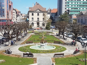 Devant l'Hôtel de Ville