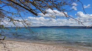 Petite plage de galets