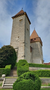 La tour, vue des jardins