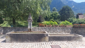 Fontaine n°13, Le quartier du Crétel