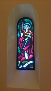 Un des vitraux de l'église catholique