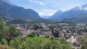 Joli coup d'œil sur Bex et les montagnes environnantes, depuis la rue du Signal
