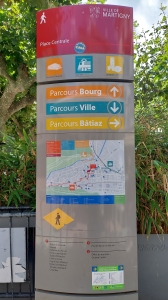 Panneau, sur la Place Centrale