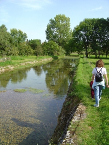 Retour au village de L'Isle, en longeant le canal