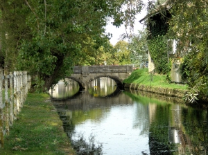 Le canal, peu avant le retour vers le Château de L'Isle