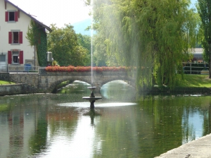 Le plan d'eau face au Château de L'Isle