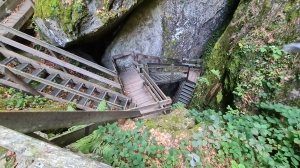 Escaliers pour atteindre la Grotte aux Nymphes