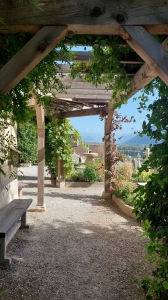 Le jardin médiéval, au pied de l'église