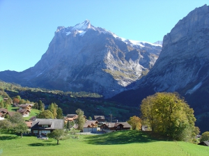 Grindelwald et le Wetterhorn (3692m) pris de la télécabine