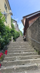 Escalier menant à l'église de Rue