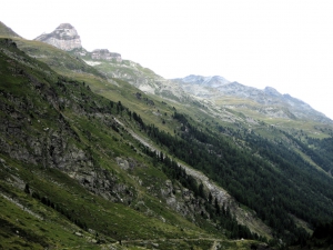 La descente depuis le barrage