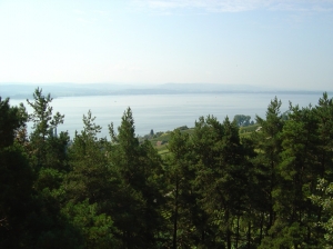 La vue sur le Lac de Morat depuis le sommet des fortifications