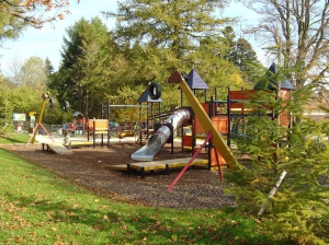 La place de jeux, à l'arrivée du funiculaire de Chaumont