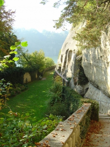 L'arrivée dans l'enceinte de l'Ermitage de la Madeleine