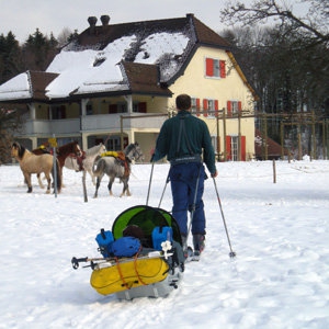 En raquettes en hiver (voir le commentaire de Marc pour plus de détails)