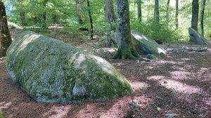 Les trois menhirs couchés