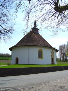 L'église elliptique de Chêne-Pâquier