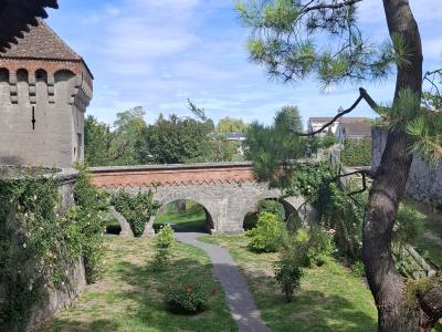 Vers le château de Chenaux